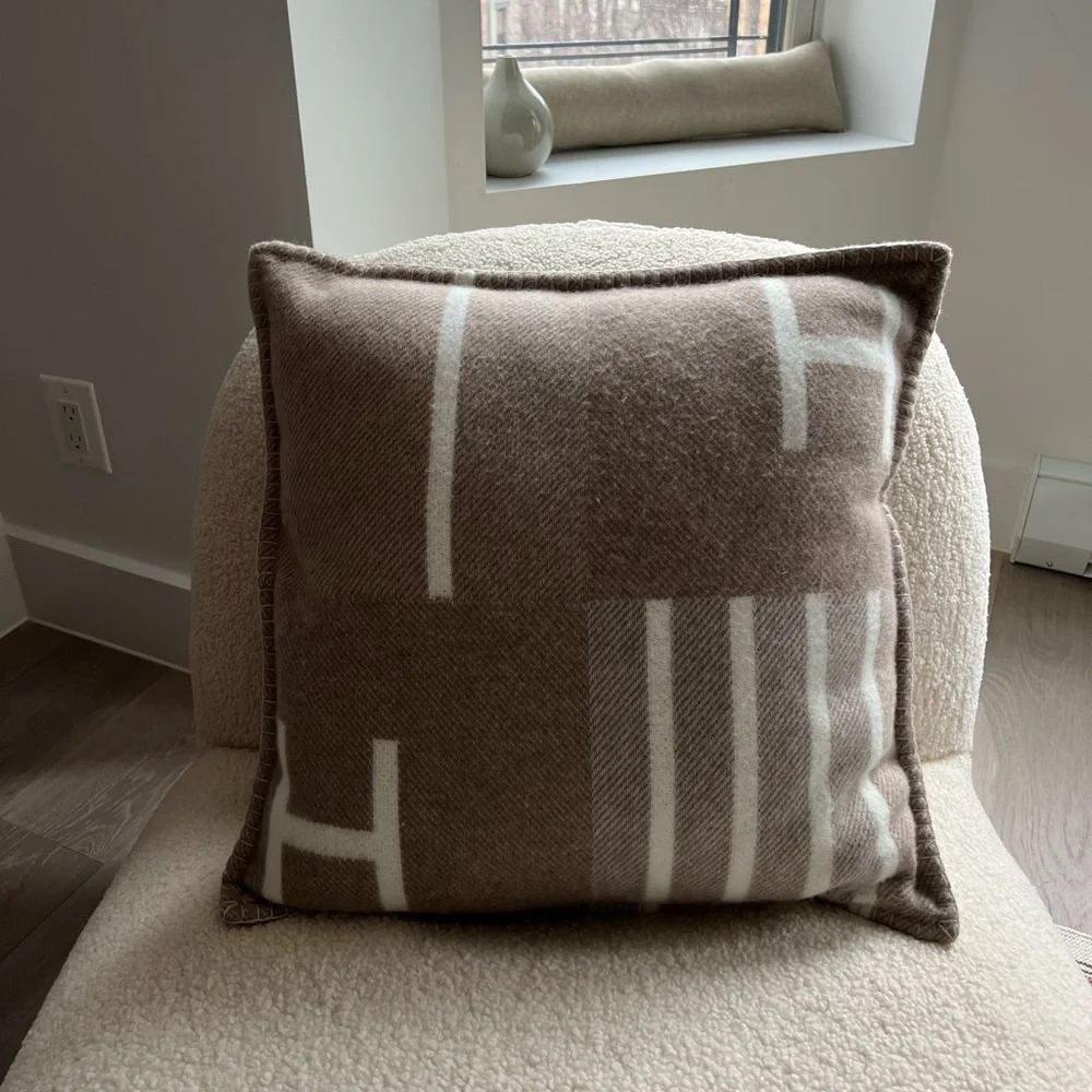 Hermès Brand New Avalon Vibration Pillow - Picture 5 of 7